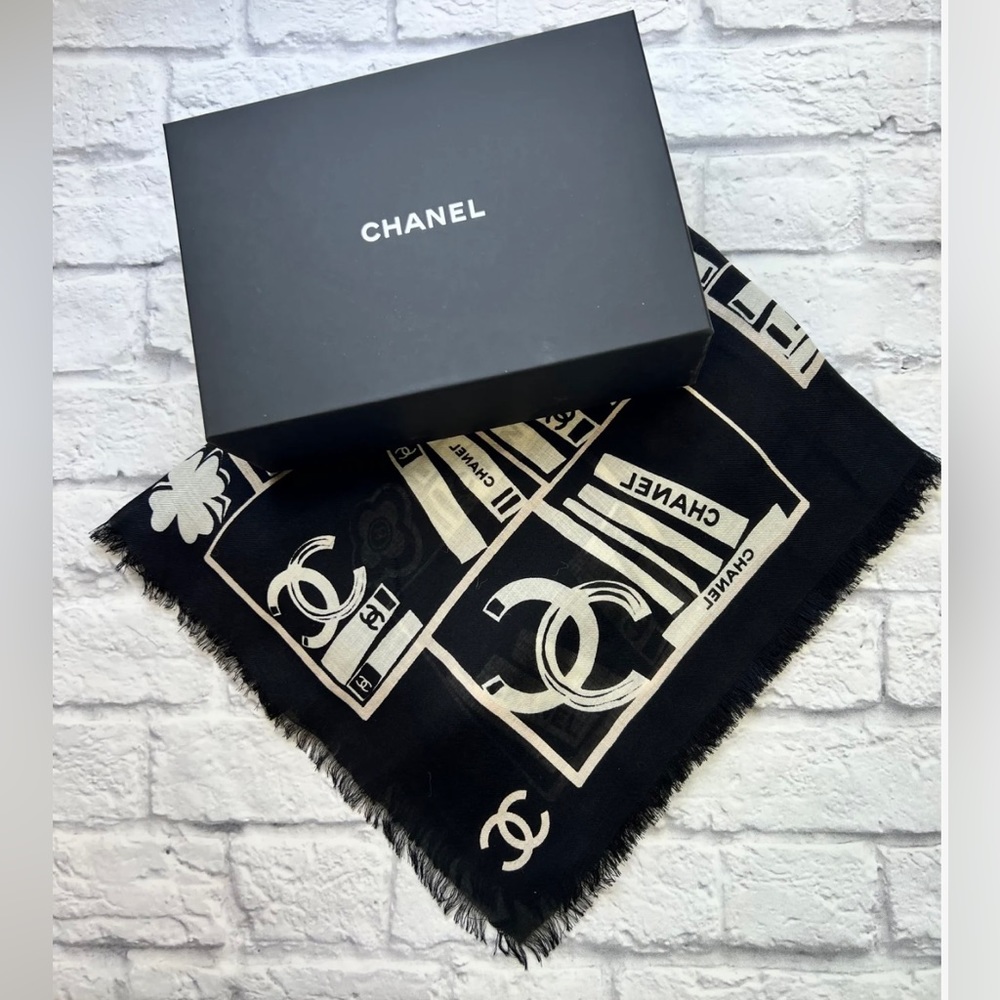 NWT Chanel cashmere double-sided scarf